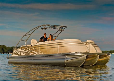 Luxury Pontoons & Tritoon Boats by Bennington